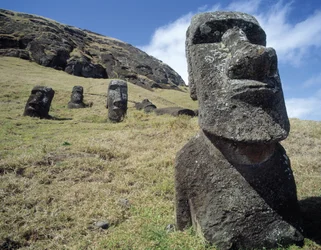 Statues Monolithiques à la Carrière de Rano Raraku, c.1000-1600